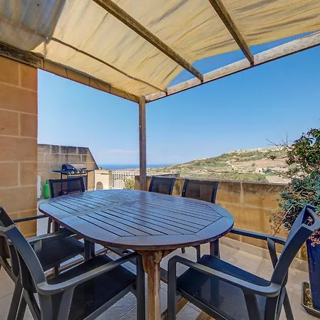 3-bedroom In Gozo With Shared Pool, Bbq And Terrace 加斯利