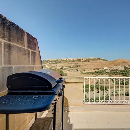 3-bedroom In Gozo With Shared Pool, Bbq And Terrace 公寓 加斯利