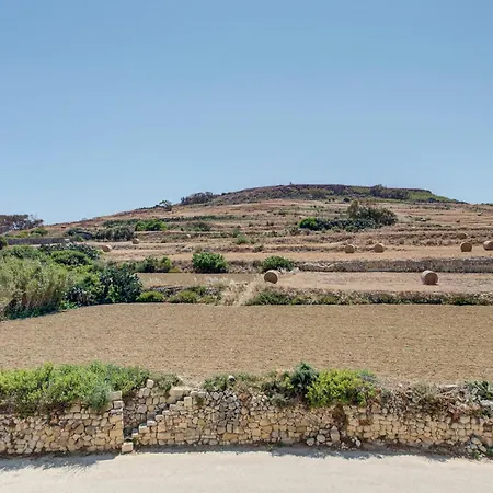 3-bedroom In Gozo With Shared Pool, Bbq And Terrace * 加斯利