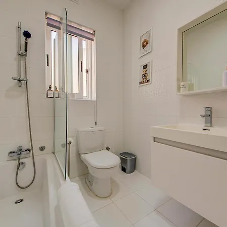 3-bedroom In Gozo With Shared Pool, Bbq And Terrace * 加斯利
