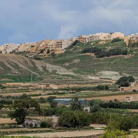 3-bedroom In Gozo With Shared Pool, Bbq And Terrace *